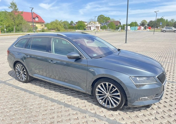 Skoda Superb cena 114394 przebieg: 129000, rok produkcji 2017 z Starachowice małe 232